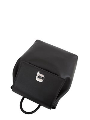 Zaino nero in ecopelle Karl Lagerfeld con patta logata in DONNA