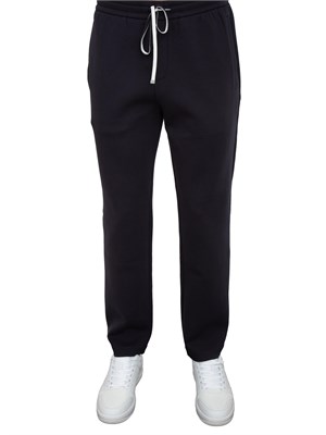 Pantaloni jogger in double jersey con patch logo aquila
€ 180

Colore:
Blu navy
3
colori

Taglia: Seleziona

Guida alle taglie


Aggiungi

Paga in 3 rate da 60,00 € senza interessi. Klarna Scopri di più

Spedizione stimata entro 2/4 giorni lavorativi


Reso gratuito per tutti gli ordini



Trova e prenota in negozio
Home/
EA/
Uomo/
Abbigliamento/
Pantaloni/
Pantaloni jogger uomo Emporio Armani in double jersey blu con patch logo aquila in UOMO
