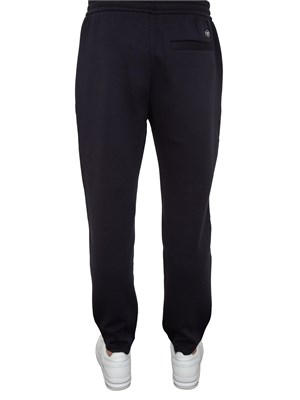 Pantaloni jogger in double jersey con patch logo aquila
€ 180

Colore:
Blu navy
3
colori

Taglia: Seleziona

Guida alle taglie


Aggiungi

Paga in 3 rate da 60,00 € senza interessi. Klarna Scopri di più

Spedizione stimata entro 2/4 giorni lavorativi


Reso gratuito per tutti gli ordini



Trova e prenota in negozio
Home/
EA/
Uomo/
Abbigliamento/
Pantaloni/
Pantaloni jogger uomo Emporio Armani in double jersey blu con patch logo aquila in UOMO