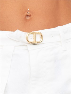 Shorts Twinset in bull bianco con cintura Oval T in DONNA