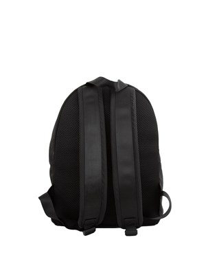 Zaino EA7 Emporio Armani in tessuto nero con logo grande frontale in UOMO