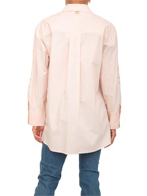 Camicia Twinset modello oversize in popeline rosa con ricamo in DONNA