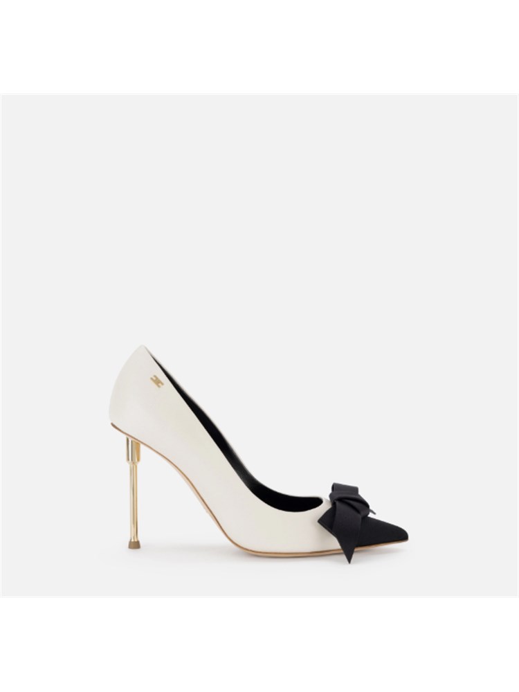 Décolleté avorio Elisabetta Franchi con fiocco nero e tacco in metallo oro