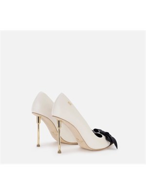 Décolleté avorio Elisabetta Franchi con fiocco nero e tacco in metallo oro in DONNA