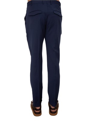 Pantaloni uomo PT Torino in gabardina di cotone blu con linea carrot in UOMO