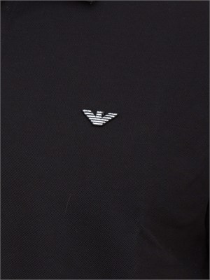 Polo nera Emporio Armani con patch logo in UOMO
