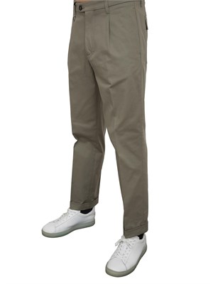 Pantaloni verdi Paolo Pecora modello chino in UOMO