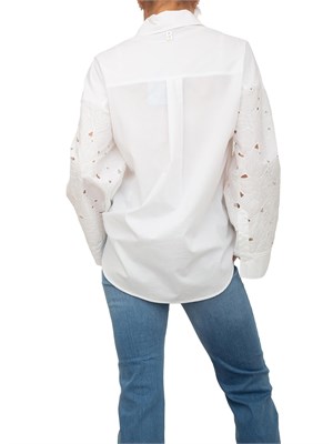 Camicia over Blugirl in tela di cotone bianco con ricamo rose a intaglio in DONNA
