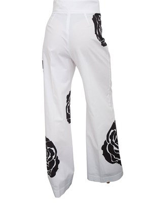 Pantaloni Blugirl in popeline bianco con stampa rose nere in DONNA