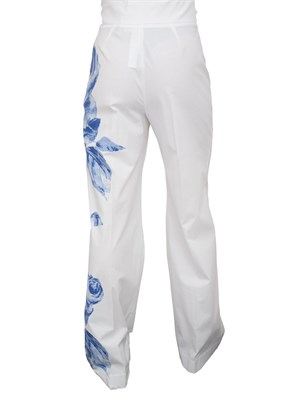 Pantaloni Blugirl in popeline bianco con stampa rose blu in DONNA
