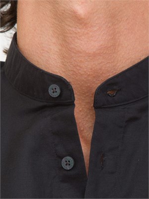 Camicia coreana  A.X. in misto lino nero in UOMO