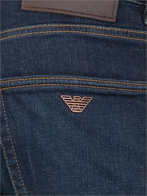 Jeans uomo Emporio Armani stright fit in denim blu con impunture a contrasto in UOMO