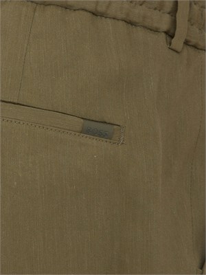 Pantaloni Boss verde con fit affusolato in misto lino in UOMO
