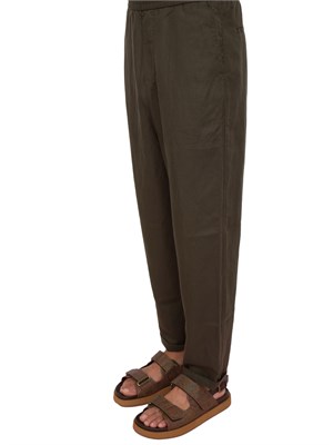 Pantaloni chino A.X. verde in misto lino in UOMO