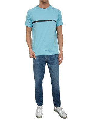 T-shirt Boss celeste con banda logo in UOMO