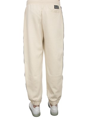 Pantaloni jogger EA7 Logo Series in misto cotone avorio in UOMO