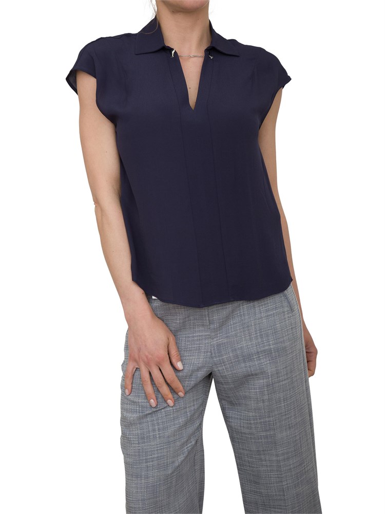 Casacca blu smanicata Patrizia Pepe dettagli Fly e catena sul collo