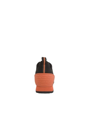 Sneakers uomo nere e arancio Emporio Armani in UOMO