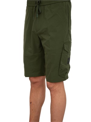 Bermuda cargo Boss in poliestere verde in UOMO