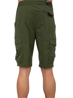 Bermuda cargo Boss in poliestere verde in UOMO