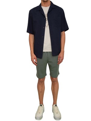 T-shirt uomo Guess Jeans in cotone beige con maxi logo davanti in UOMO