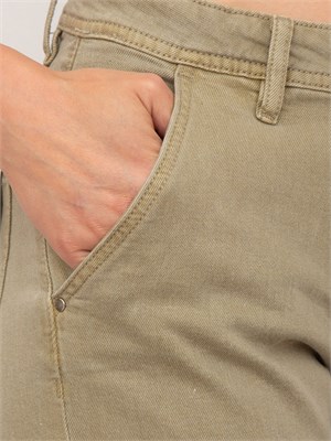 Jeans chino Guess Jeans verde army modello cropped a gamba larga in DONNA