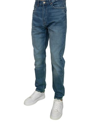 Jeans uomo Guess Jeans con lavaggio medio effetto used e vita media in UOMO