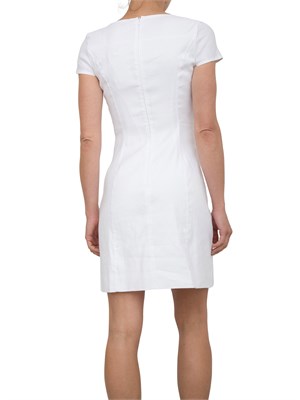 Mini abito Guess Jeans in misto lino bianco con scollo a cuore in DONNA