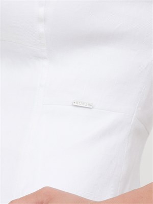 Mini abito Guess Jeans in misto lino bianco con scollo a cuore in DONNA