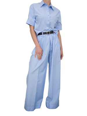 Set camicia e pantalone Kocca in cotone celeste a righe bianche e cintura in vita in DONNA