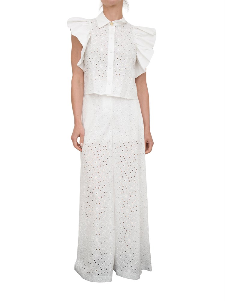 Completo Kocca in pizzo sangallo bianco con pantalone largo e camicia con voulant e bottone gioiello
