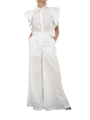 Completo Kocca in pizzo sangallo bianco con pantalone largo e camicia con voulant e bottone gioiello in DONNA