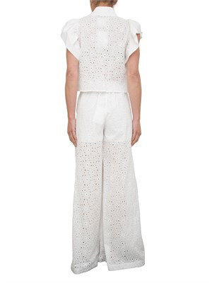 Completo Kocca in pizzo sangallo bianco con pantalone largo e camicia con voulant e bottone gioiello in DONNA