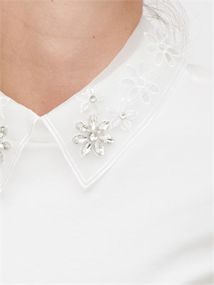 T-shirt Kocca in cotone bianco con colletto in organza con applicazioni fiori gioiello in DONNA