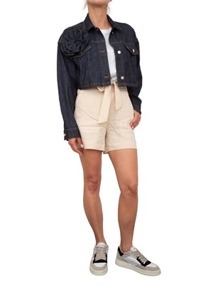 Giacca cropped Blugirl in denim scuro con spilla fiore rimovibile in DONNA