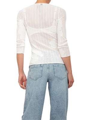 Maglia bianca Blugirl con lavorazione punzonata effetto pizzo e motivo floreale in DONNA
