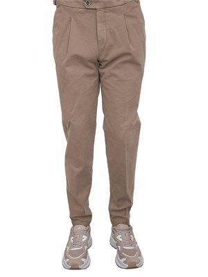 Pantalone uomo chino Peserico in gabardina di cotone stretch beige in UOMO