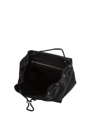 Zaino Karl Lagerfeld Jeans in nylon nero con tasche e patta. in DONNA