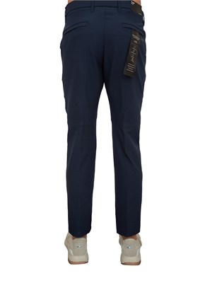 Pantaloni Boss slim fit in tessuto elasticizzato idrorepellente blu in UOMO