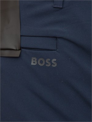 Pantaloni Boss slim fit in tessuto elasticizzato idrorepellente blu in UOMO