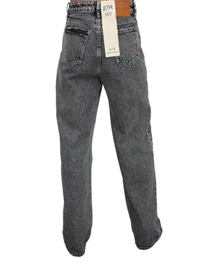 Jeans donna Armani Exchange modello relaxed fit in denim nero in DONNA