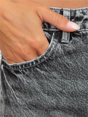 Jeans donna Armani Exchange modello relaxed fit in denim nero in DONNA