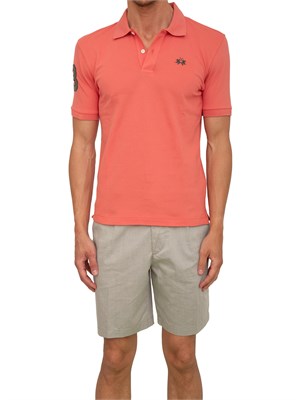Polo uomo La Martina in cotone corallo con patch numero 3 e logo sottocollo in UOMO