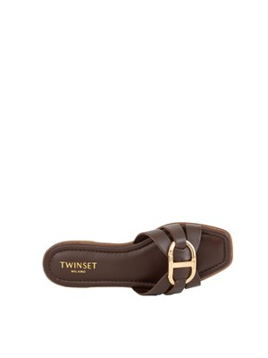 Sandali slide Twinset in pelle marrone con Oval T in DONNA
