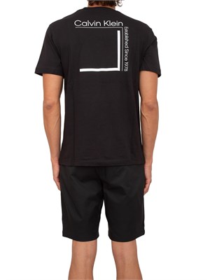 T-shirt uomo Calvin Klein in cotone nero e stampa logo retro in UOMO