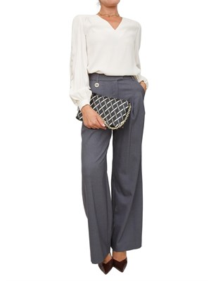 Blusa Twinset in crêpe avorio con ricamo su maniche a palloncino in DONNA