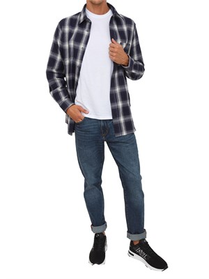 Camicia Armani Exchange regular fit in cotone spazzolato con fantasia check blu in UOMO