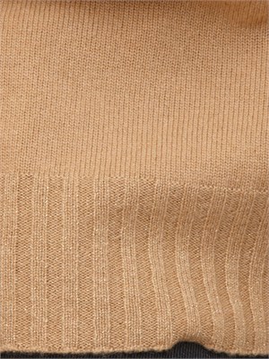 Maglia collo alto Twinset in misto cashmere cammello con bordi lurex in DONNA