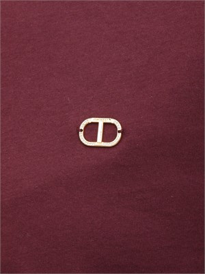 T-shirt Twinset in jersey di cotone bordeaux con placchetta Oval T strass in DONNA
