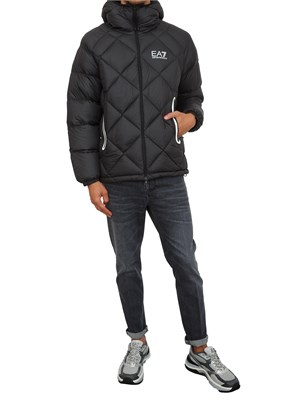 Piumino nero EA7 con cappuccio in tessuto tecnico in UOMO